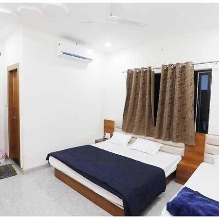Premium Hotel Ujjain - G A R I M A - Near Mahakal Temple And Rivar - Railway Station - Hygiene & Spacious Room - With Wifi- And Parking Facilities - Best Hotel In Удджайн Екстер'єр фото