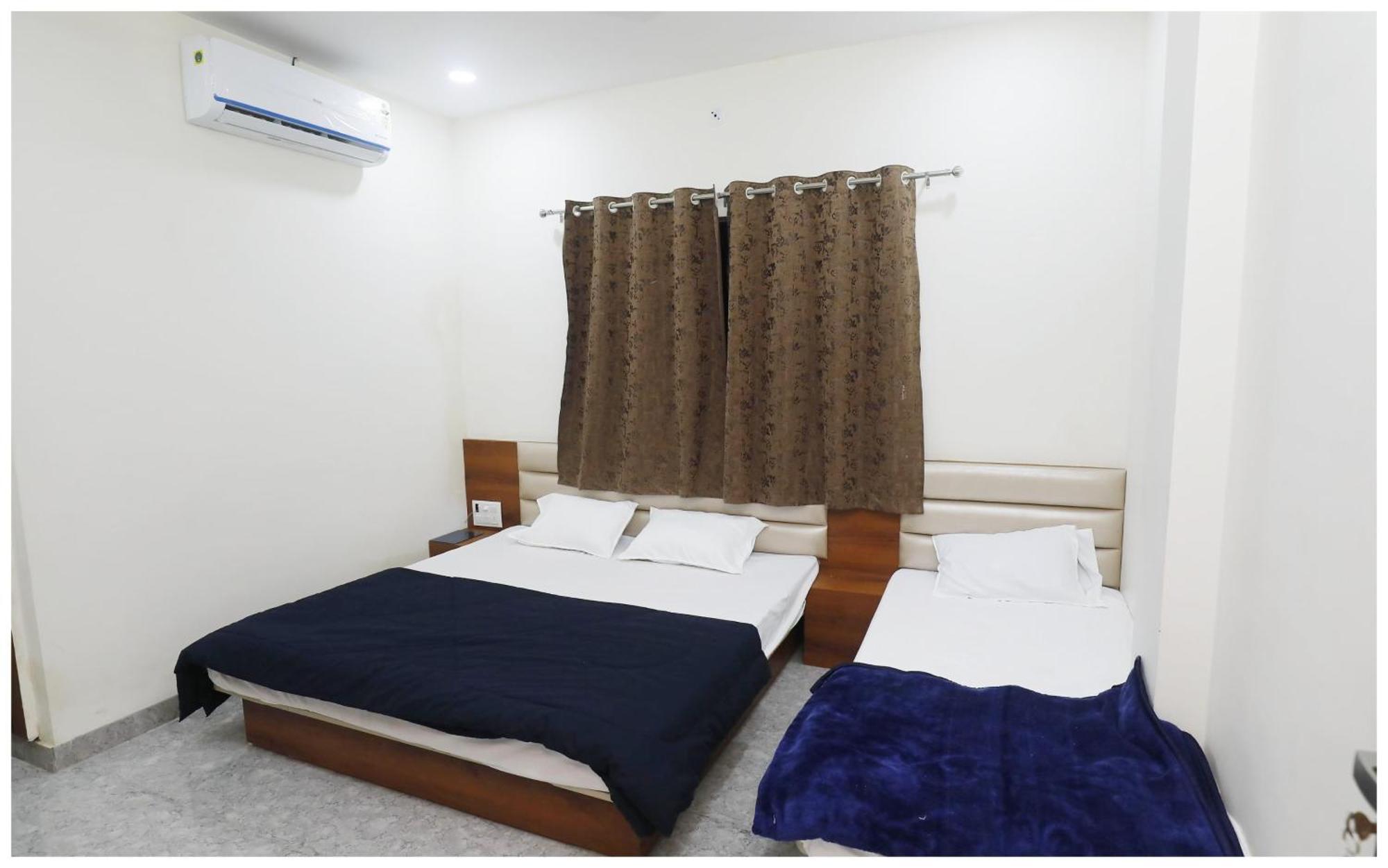 Premium Hotel Ujjain - G A R I M A - Near Mahakal Temple And Rivar - Railway Station - Hygiene & Spacious Room - With Wifi- And Parking Facilities - Best Hotel In Удджайн Екстер'єр фото