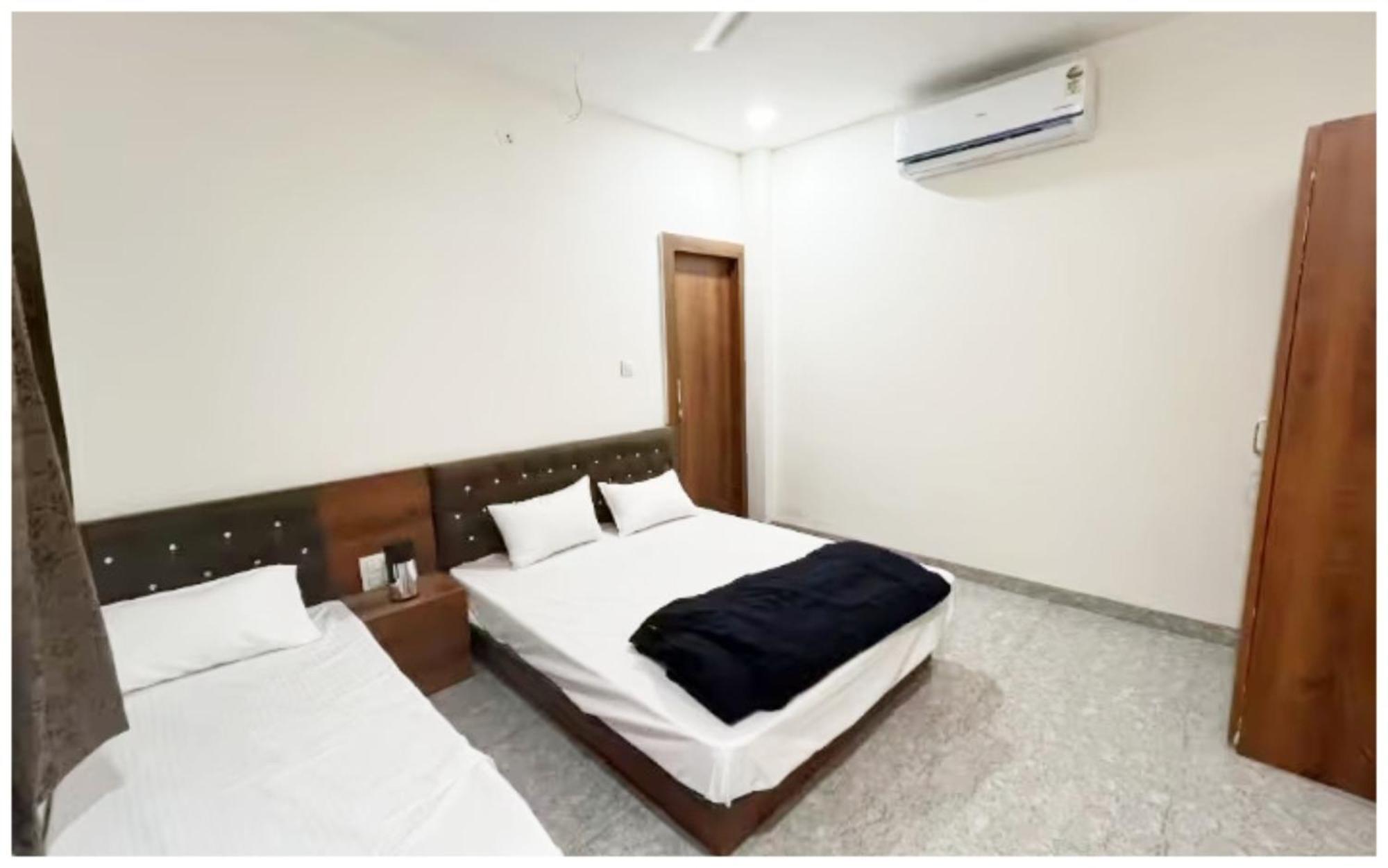 Premium Hotel Ujjain - G A R I M A - Near Mahakal Temple And Rivar - Railway Station - Hygiene & Spacious Room - With Wifi- And Parking Facilities - Best Hotel In Удджайн Екстер'єр фото