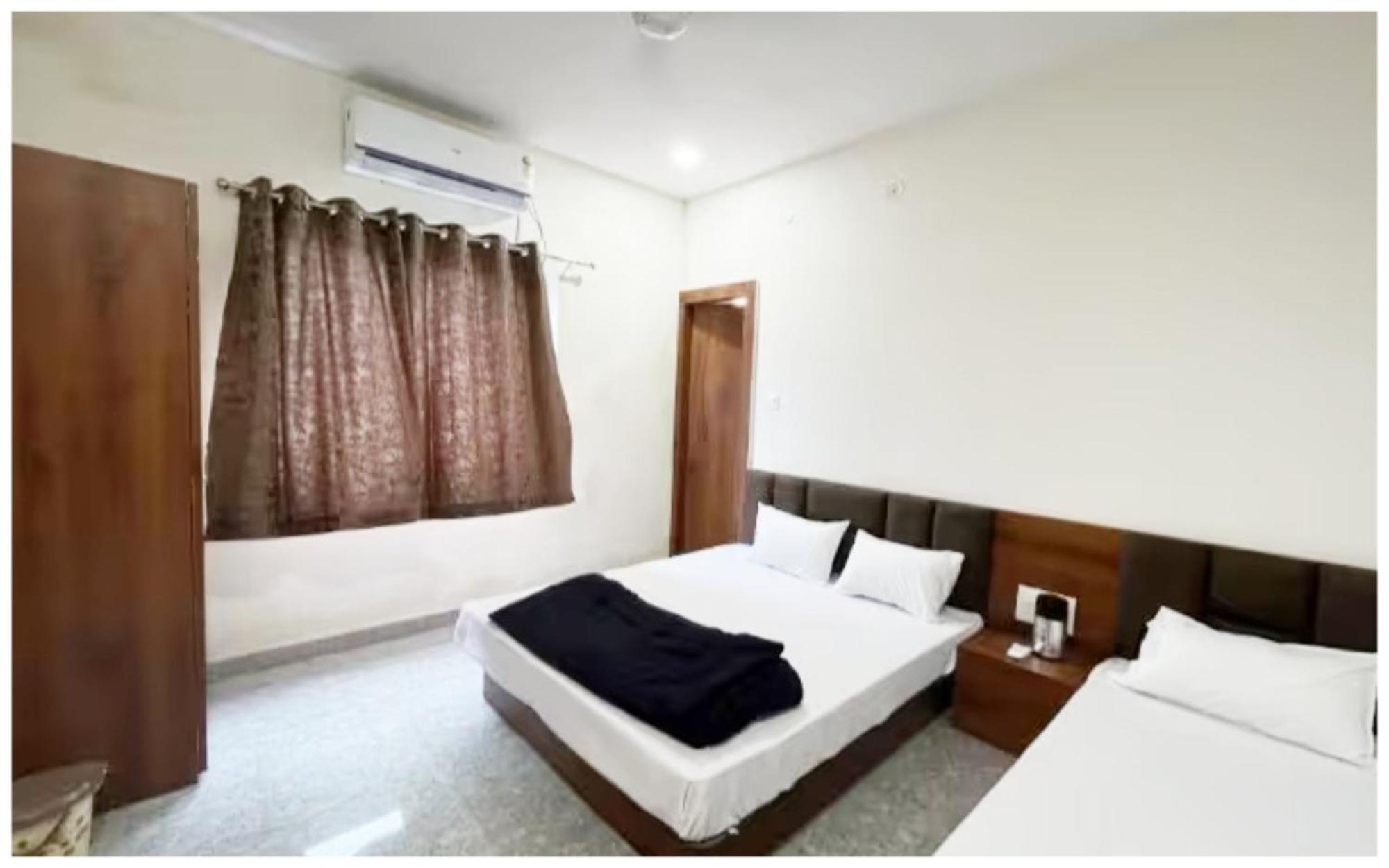 Premium Hotel Ujjain - G A R I M A - Near Mahakal Temple And Rivar - Railway Station - Hygiene & Spacious Room - With Wifi- And Parking Facilities - Best Hotel In Удджайн Екстер'єр фото