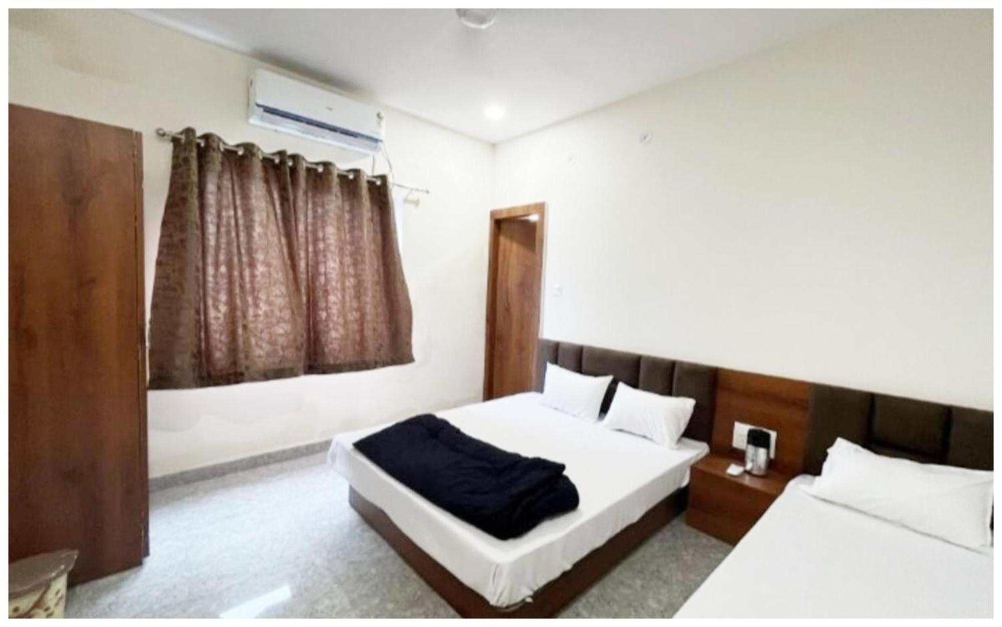 Premium Hotel Ujjain - G A R I M A - Near Mahakal Temple And Rivar - Railway Station - Hygiene & Spacious Room - With Wifi- And Parking Facilities - Best Hotel In Удджайн Екстер'єр фото