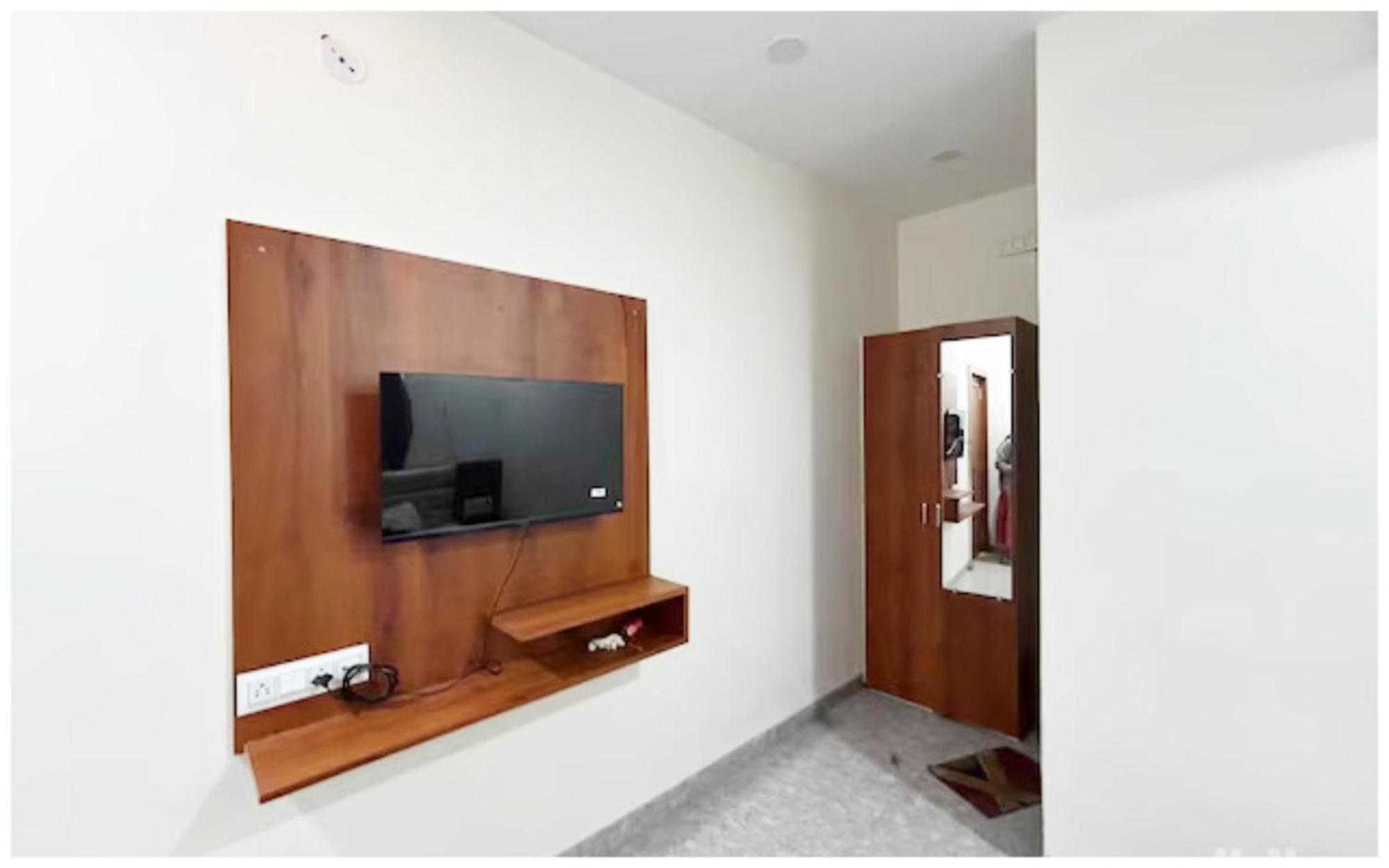 Premium Hotel Ujjain - G A R I M A - Near Mahakal Temple And Rivar - Railway Station - Hygiene & Spacious Room - With Wifi- And Parking Facilities - Best Hotel In Удджайн Екстер'єр фото