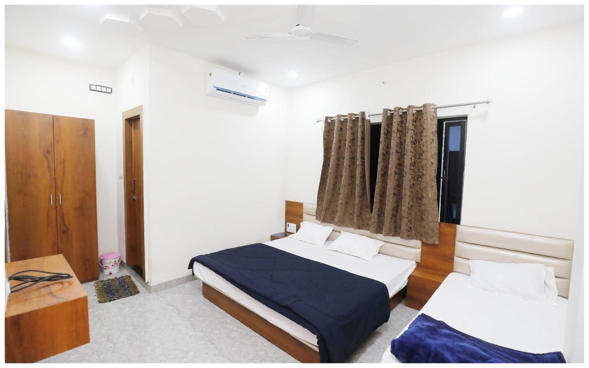 Premium Hotel Ujjain - G A R I M A - Near Mahakal Temple And Rivar - Railway Station - Hygiene & Spacious Room - With Wifi- And Parking Facilities - Best Hotel In Удджайн Екстер'єр фото