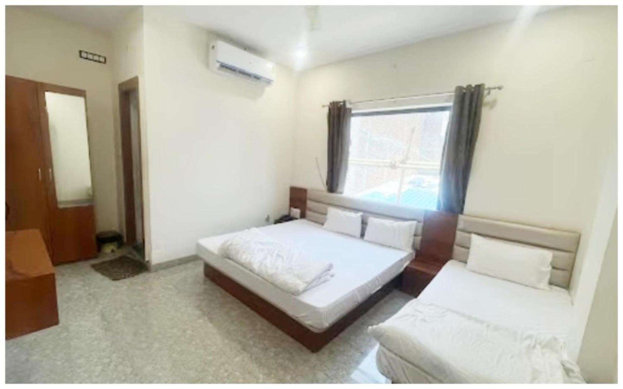 Premium Hotel Ujjain - G A R I M A - Near Mahakal Temple And Rivar - Railway Station - Hygiene & Spacious Room - With Wifi- And Parking Facilities - Best Hotel In Удджайн Екстер'єр фото